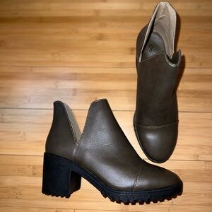 NEW Qupid Booties size 6